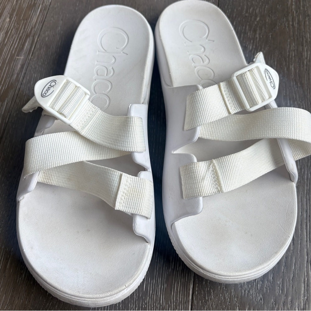 Chaco White Flip Flop Sandals with Cushioned Sole size 11
